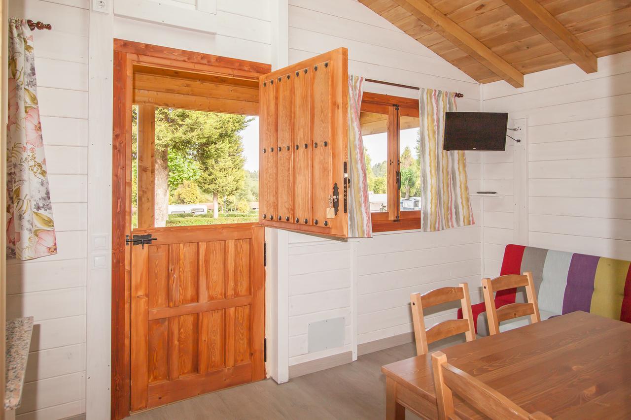 Camping Villaviciosa Selorio ภายนอก รูปภาพ